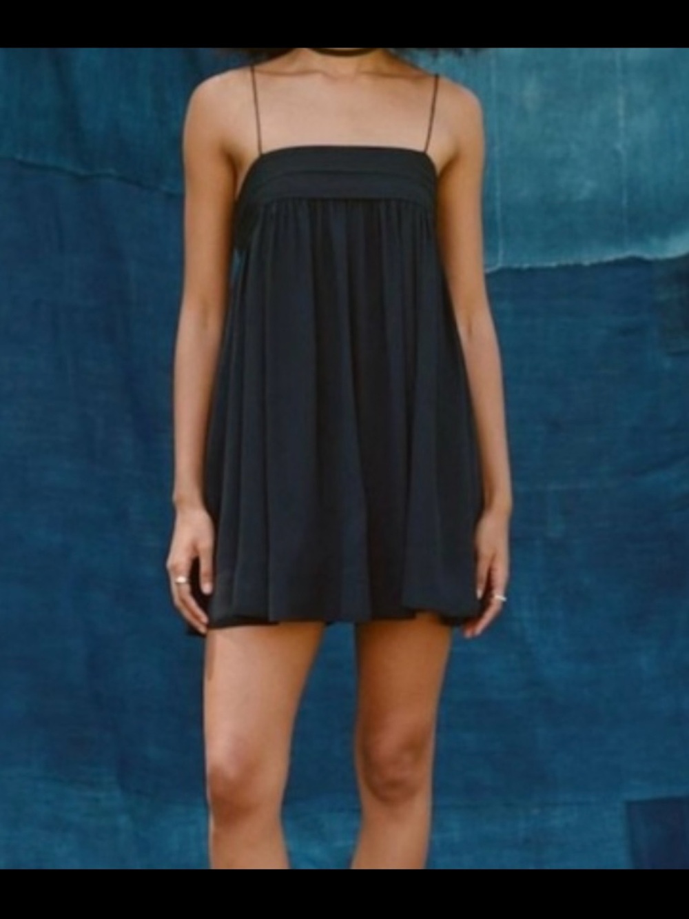 Abercrombie & Fitch Black Spaghetti-Strap Pleated dress elegant.
